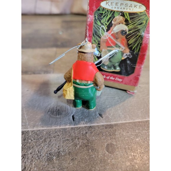 Hallmark Catch of the day 1997 beaver fishing ornament xmas - Picture 3 of 5